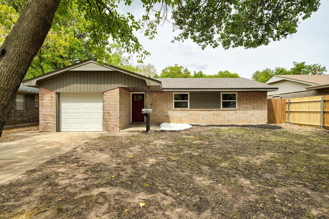 1407 Lakecrest Drive, Norman: photo 1