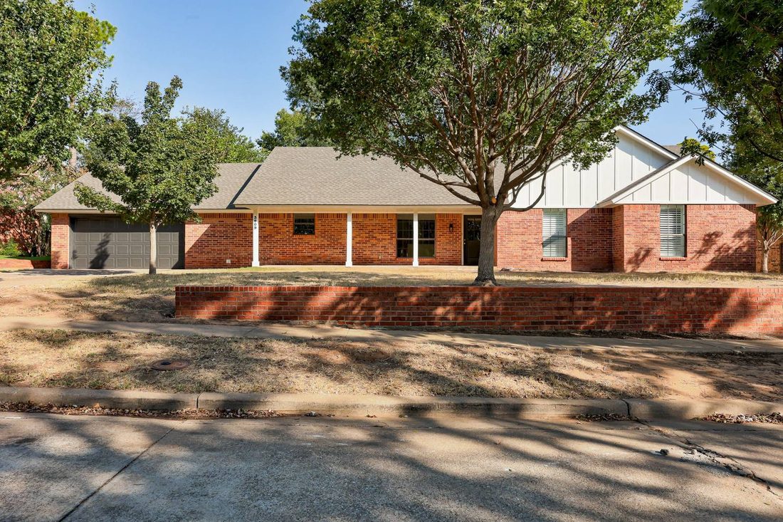 3809 Cedarbrook Drive, Norman: photo 1